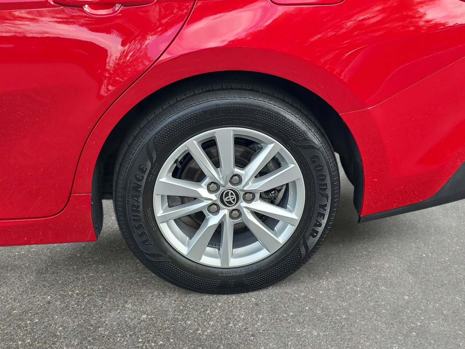 Used 2025 Toyota Camry LE image 31