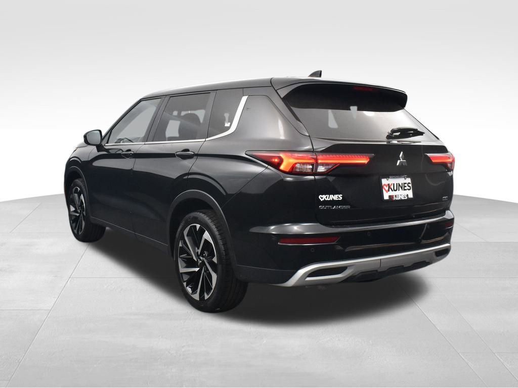 Used 2023 Mitsubishi Outlander SE image 10