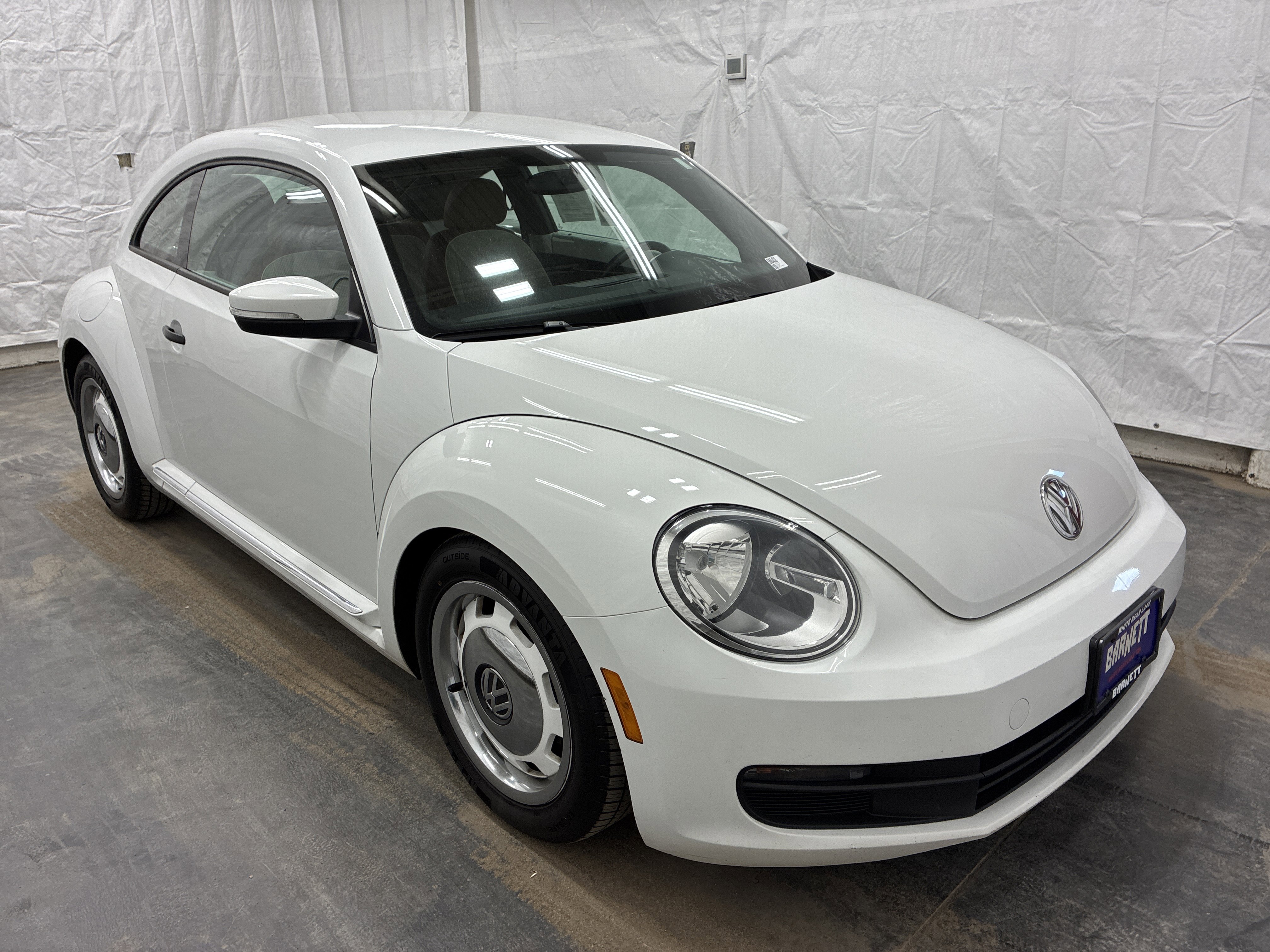 Used 2015 Volkswagen Beetle 1.8T Classic FWD image 2