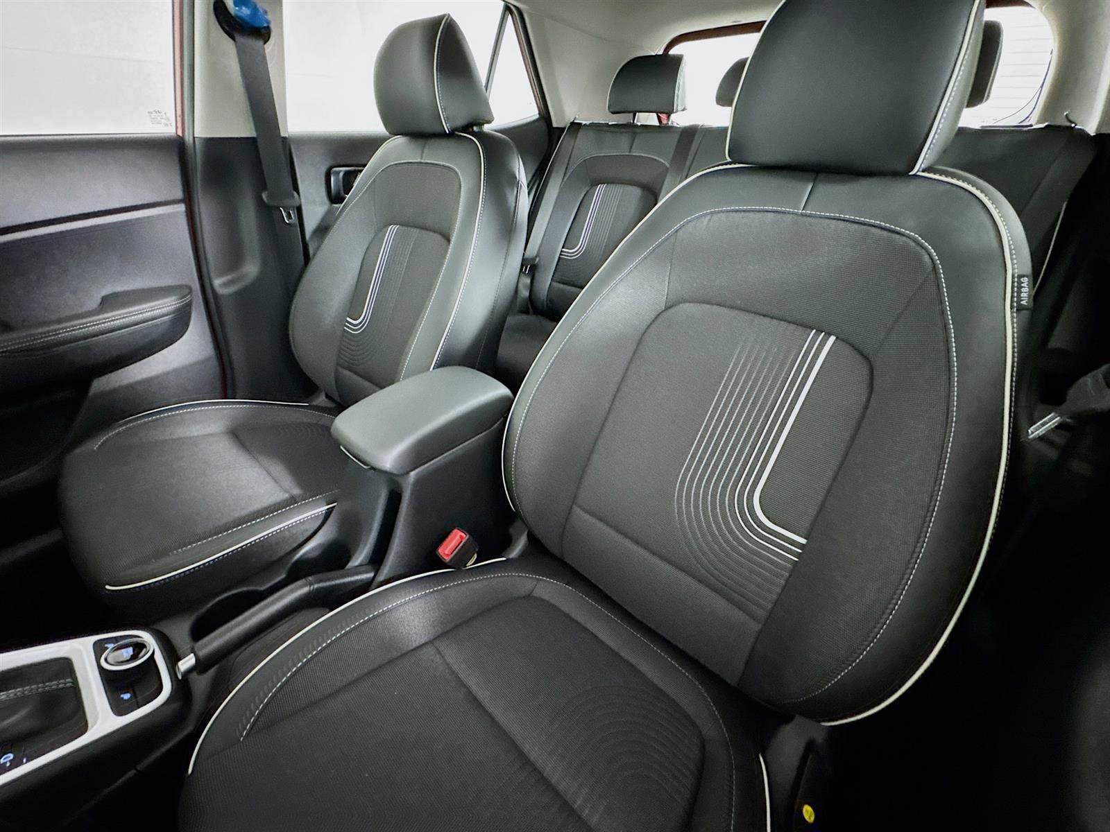 New 2025 Hyundai Venue Limited image 11