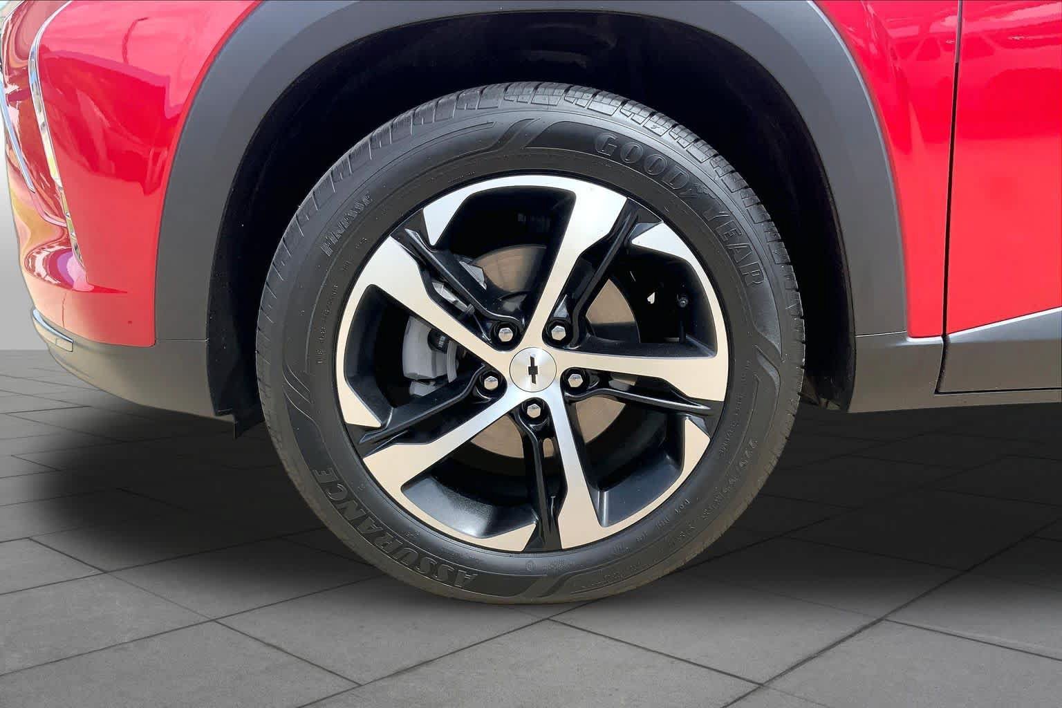 Used 2026 Chevrolet Trax RS w/ Sunroof Package FWD image 10