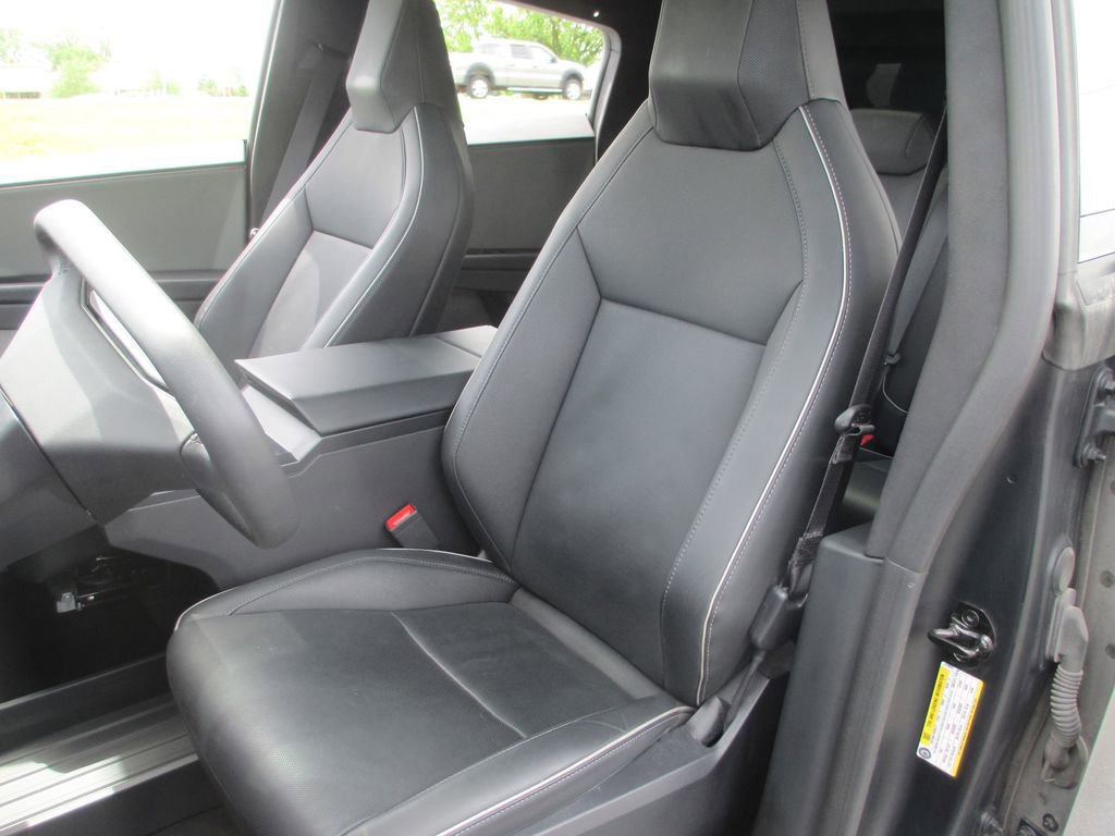 Used 2025 Tesla Cybertruck AWD Crew Cab image 17