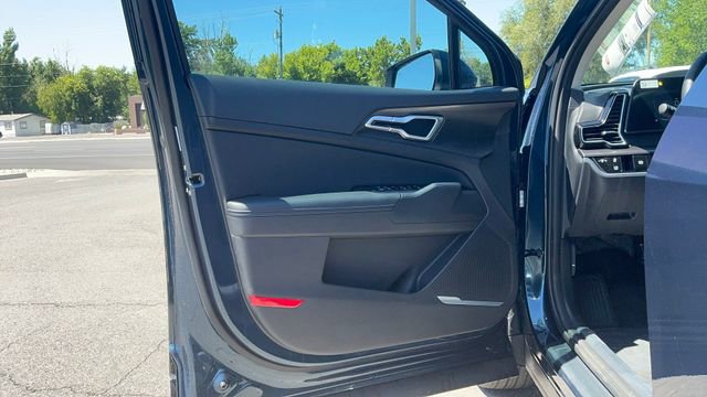 Used 2025 Kia Sportage EX image 4
