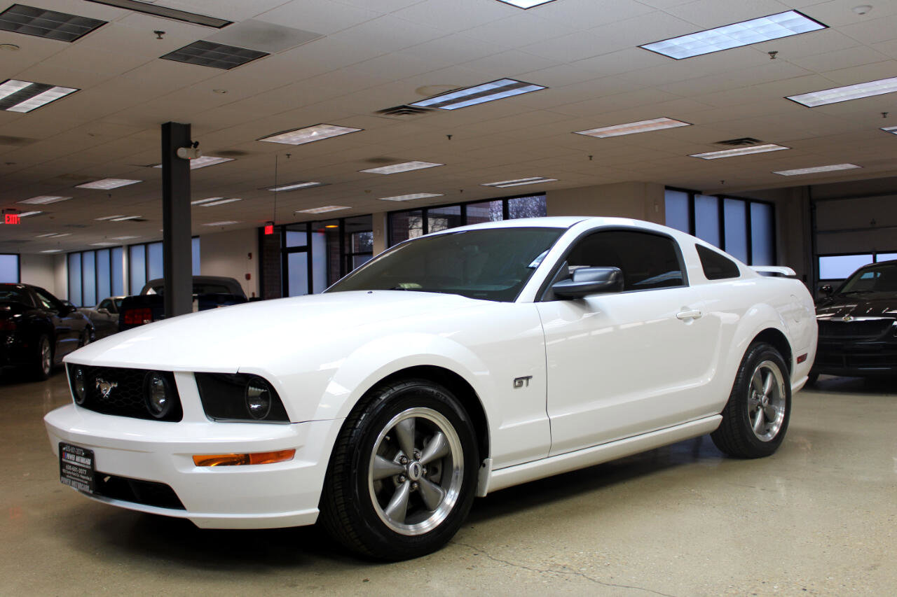 Used 2005 Ford Mustang GT image 2