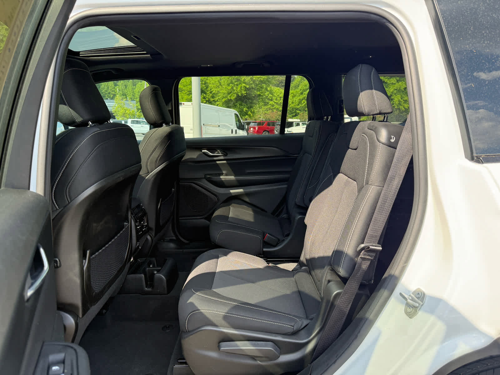 Used 2024 Jeep Grand Cherokee L Laredo w/ Luxury Tech Group I RWD image 23