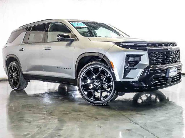 Used 2024 Chevrolet Traverse RS AWD/4WD image 2