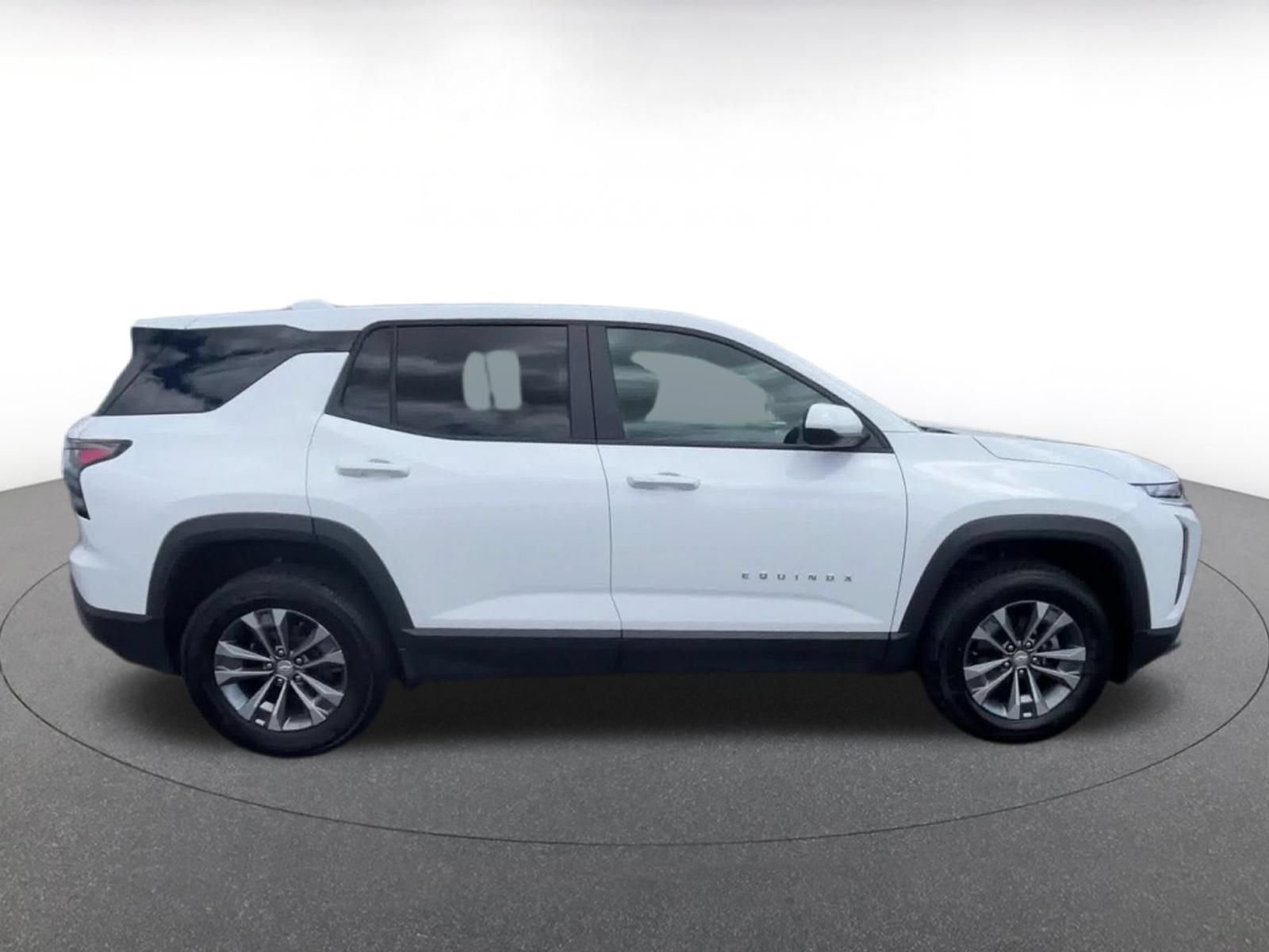 Used 2025 Chevrolet Equinox LT FWD image 16