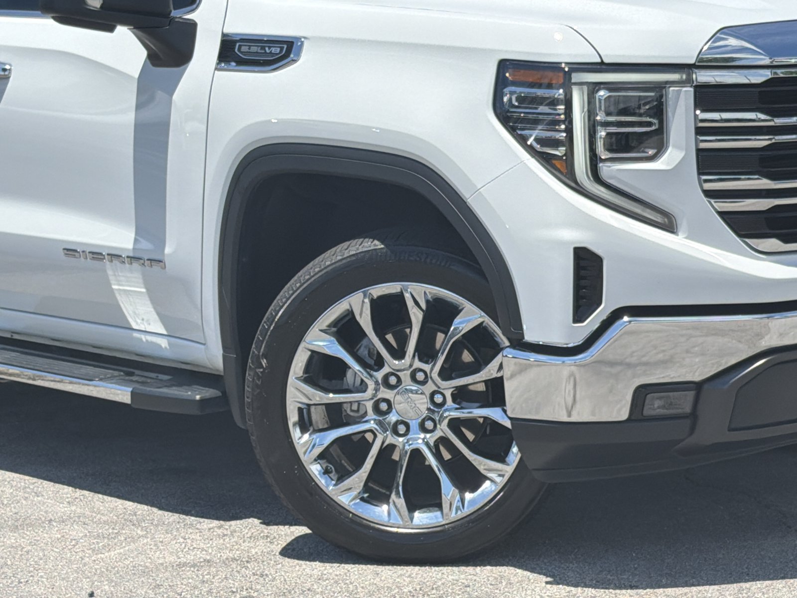 Used 2024 GMC Sierra 1500 SLT w/ SLT Premium Package AWD/4WD image 3