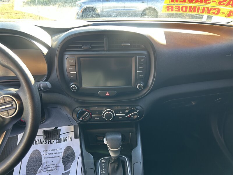 Used 2023 Kia Soul LX FWD image 19
