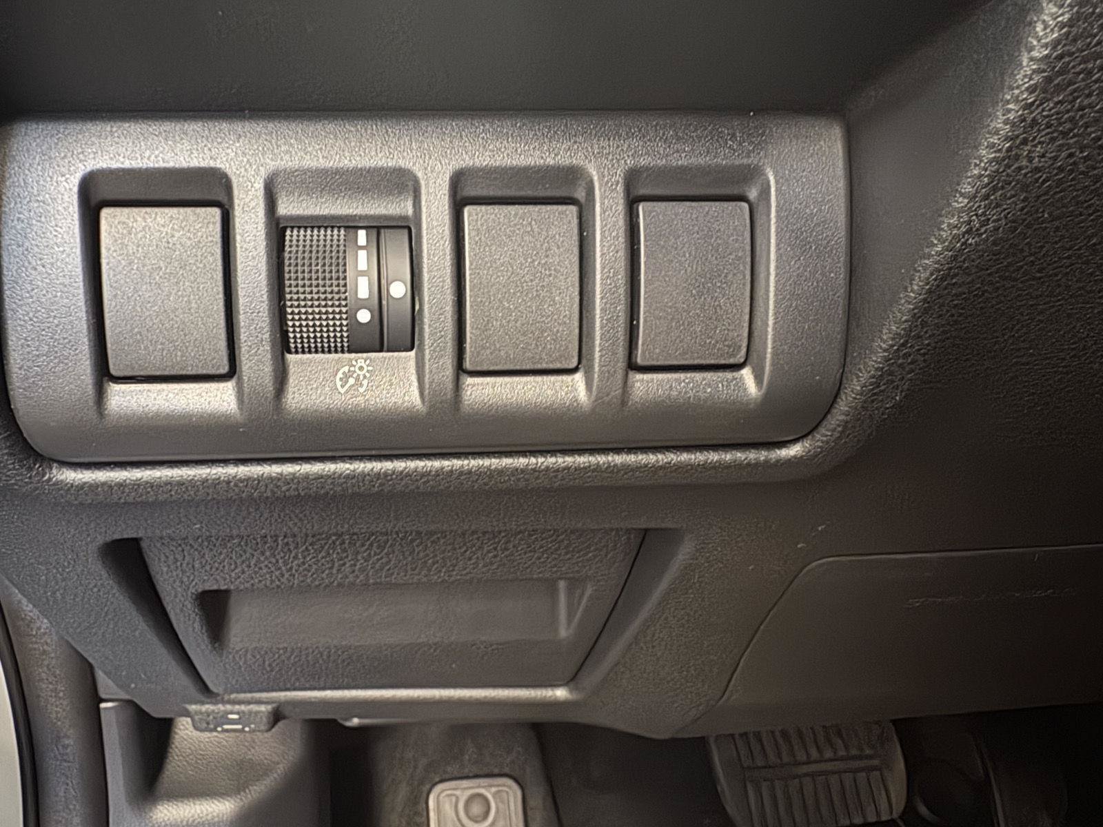 Used 2024 Subaru Outback Premium AWD/4WD image 25