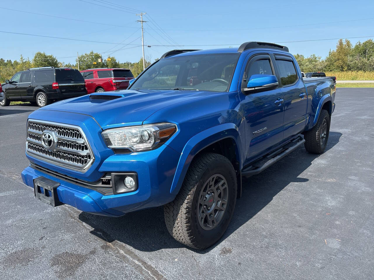Used 2017 Toyota Tacoma TRD Sport image 2