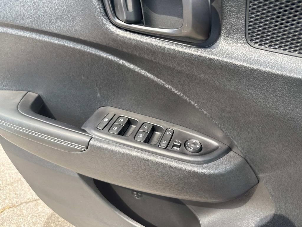 Used 2024 Hyundai Venue Limited image 9