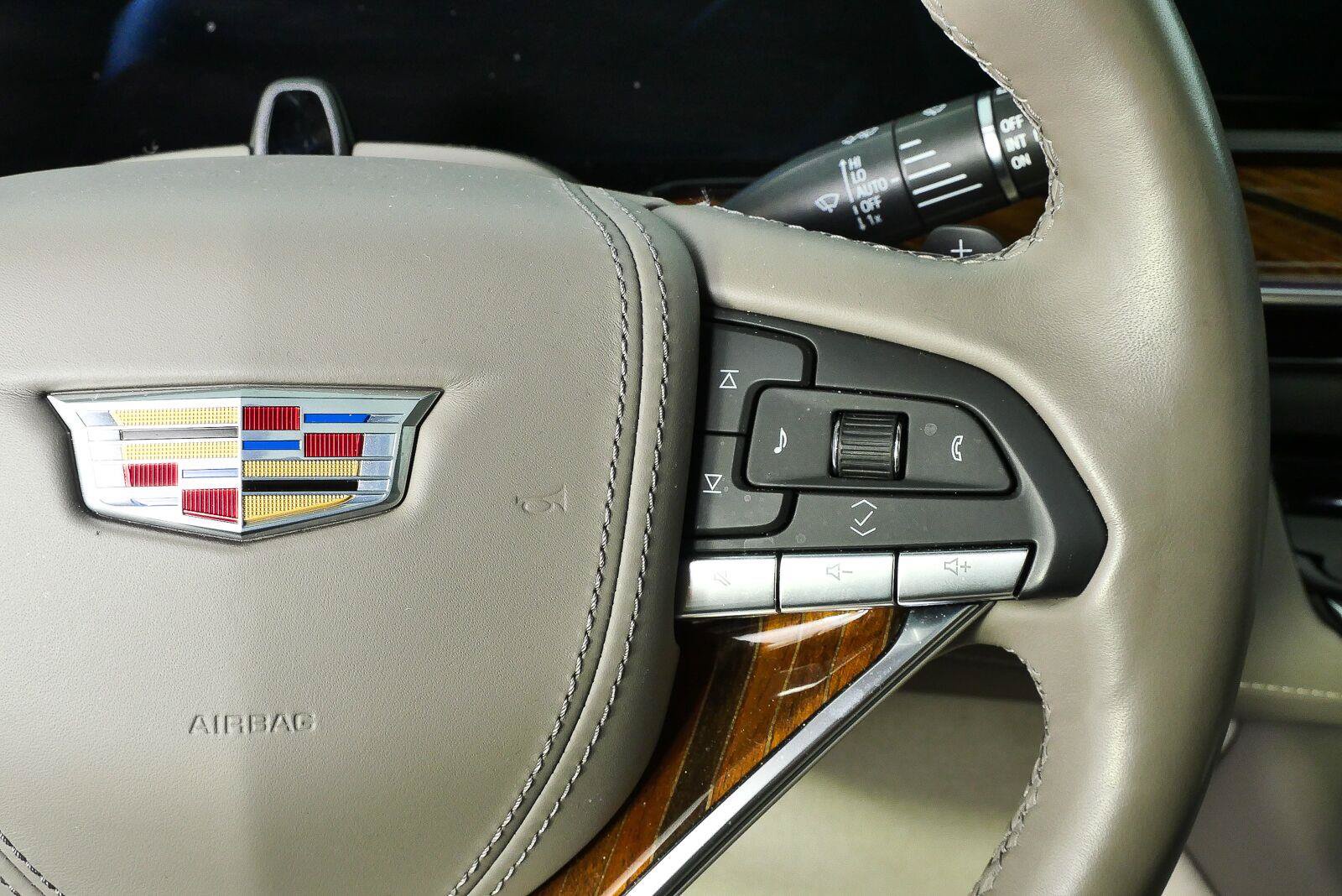 Used 2023 Cadillac Escalade ESV Sport Platinum AWD/4WD image 11