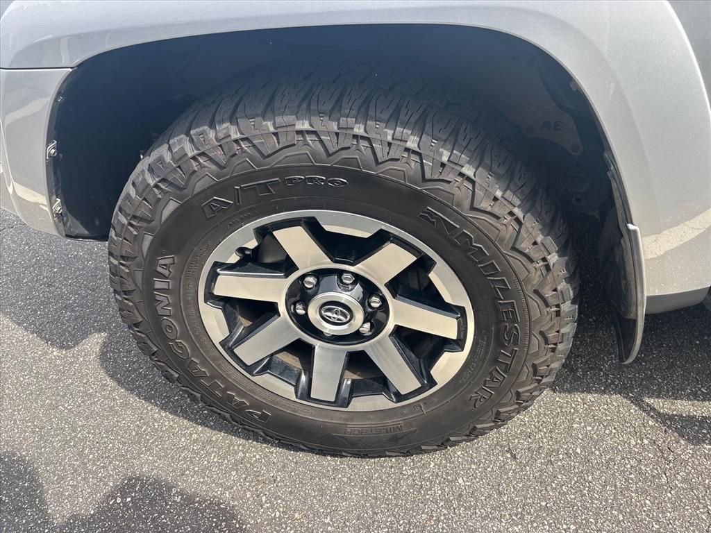 Used 2018 Toyota 4Runner TRD Off-Road AWD/4WD image 14