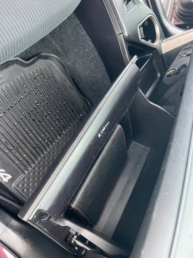 Used 2018 Toyota RAV4 LE image 22