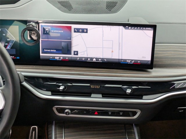 Used 2025 BMW X7 M60i w/ M Sport Professional Package image 19
