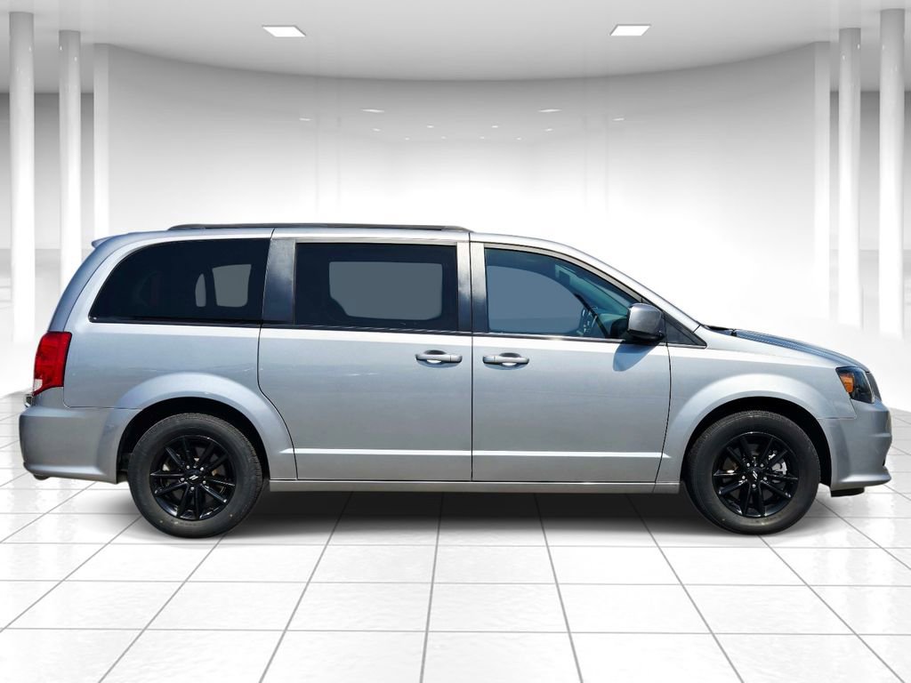 Used 2020 Dodge Grand Caravan SE image 2