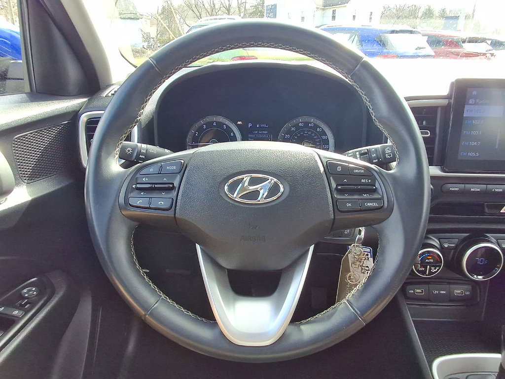 Certified 2022 Hyundai Venue SEL image 16