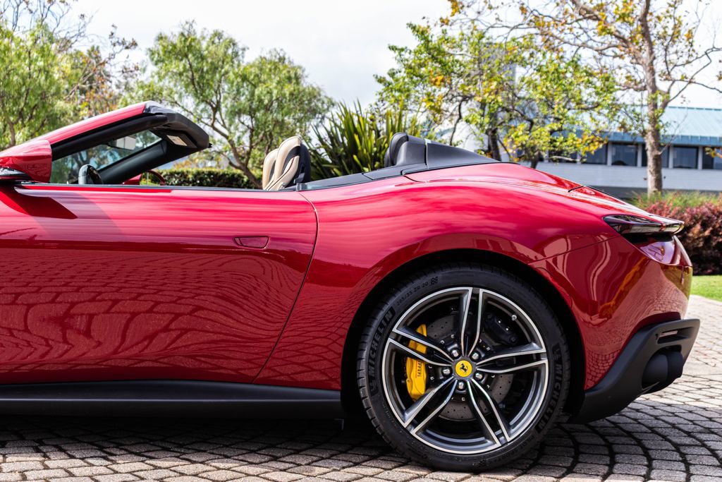 Certified 2025 Ferrari Roma Spider RWD image 26