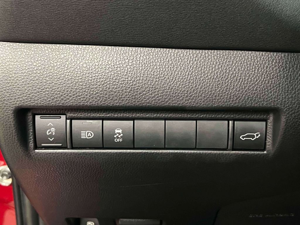 Used 2022 Toyota Venza XLE AWD/4WD image 25