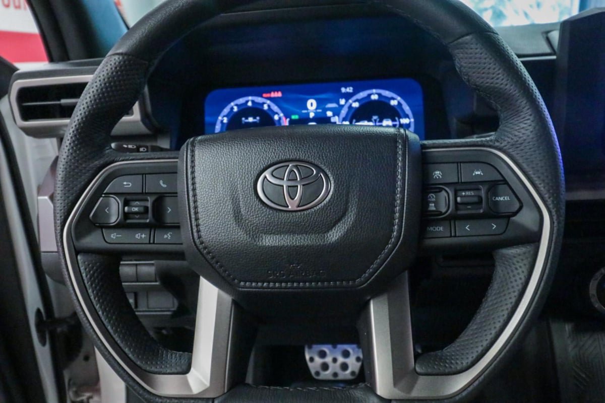 Used 2025 Toyota Tacoma TRD Sport AWD/4WD image 15