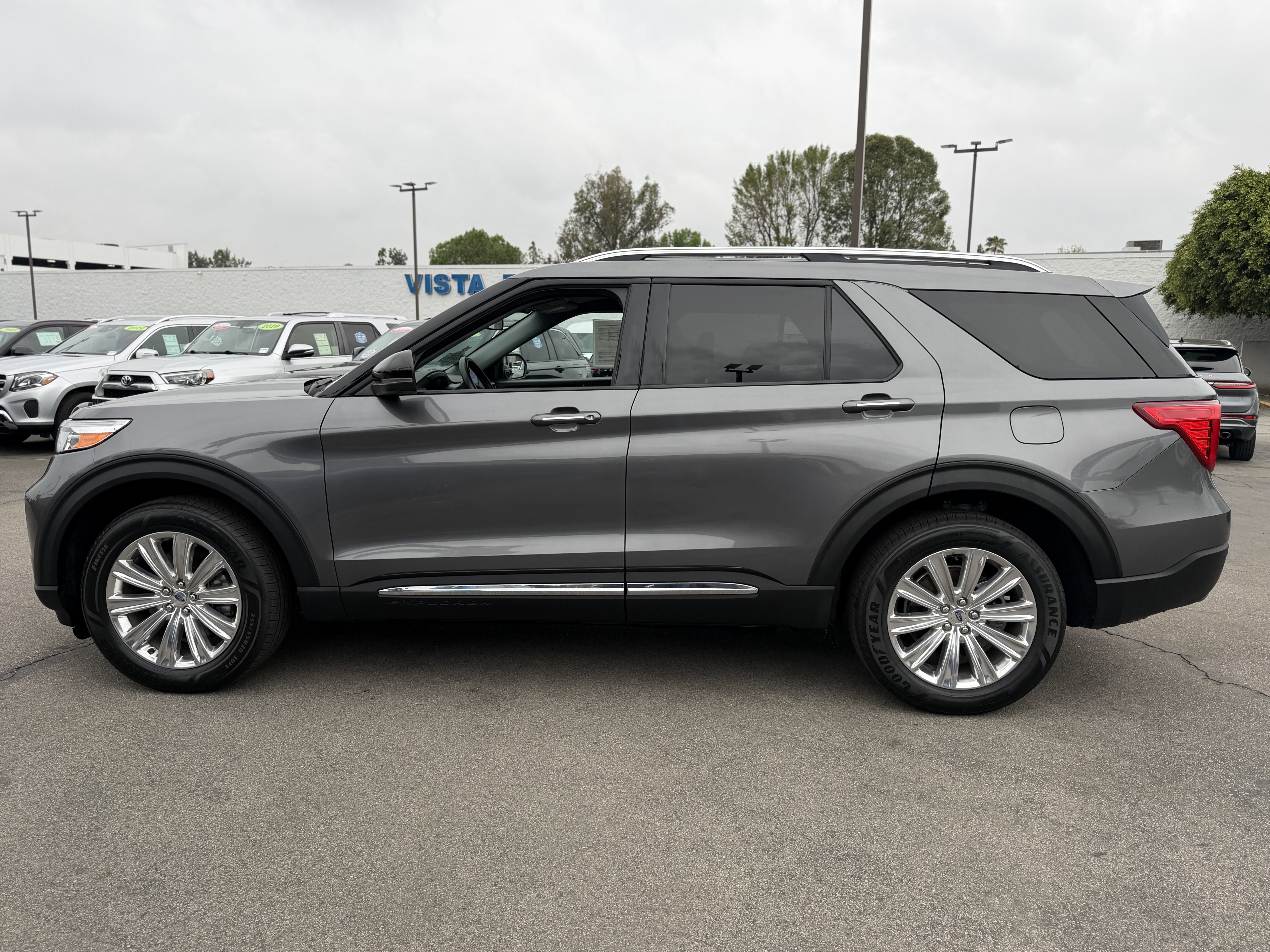 Certified 2023 Ford Explorer Limited w/ Hybrid Equipment Group 310A image 4