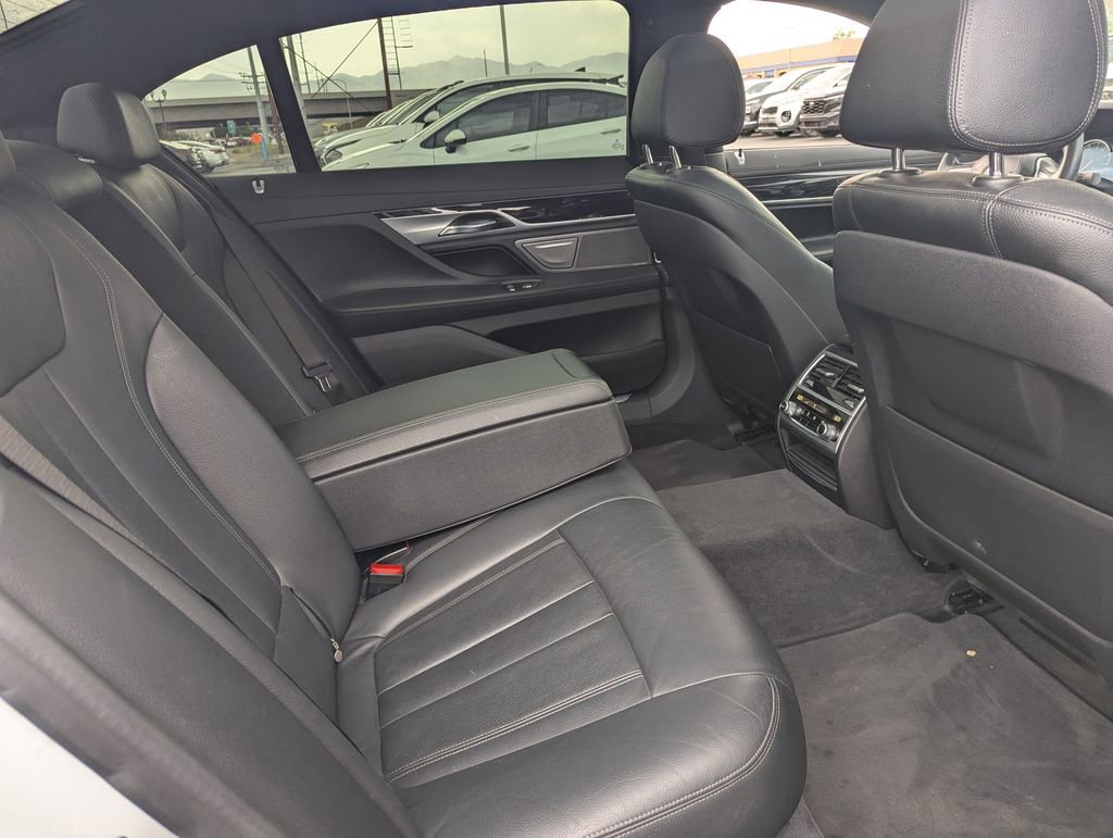 Used 2019 BMW 740i w/ M Sport Package RWD image 32
