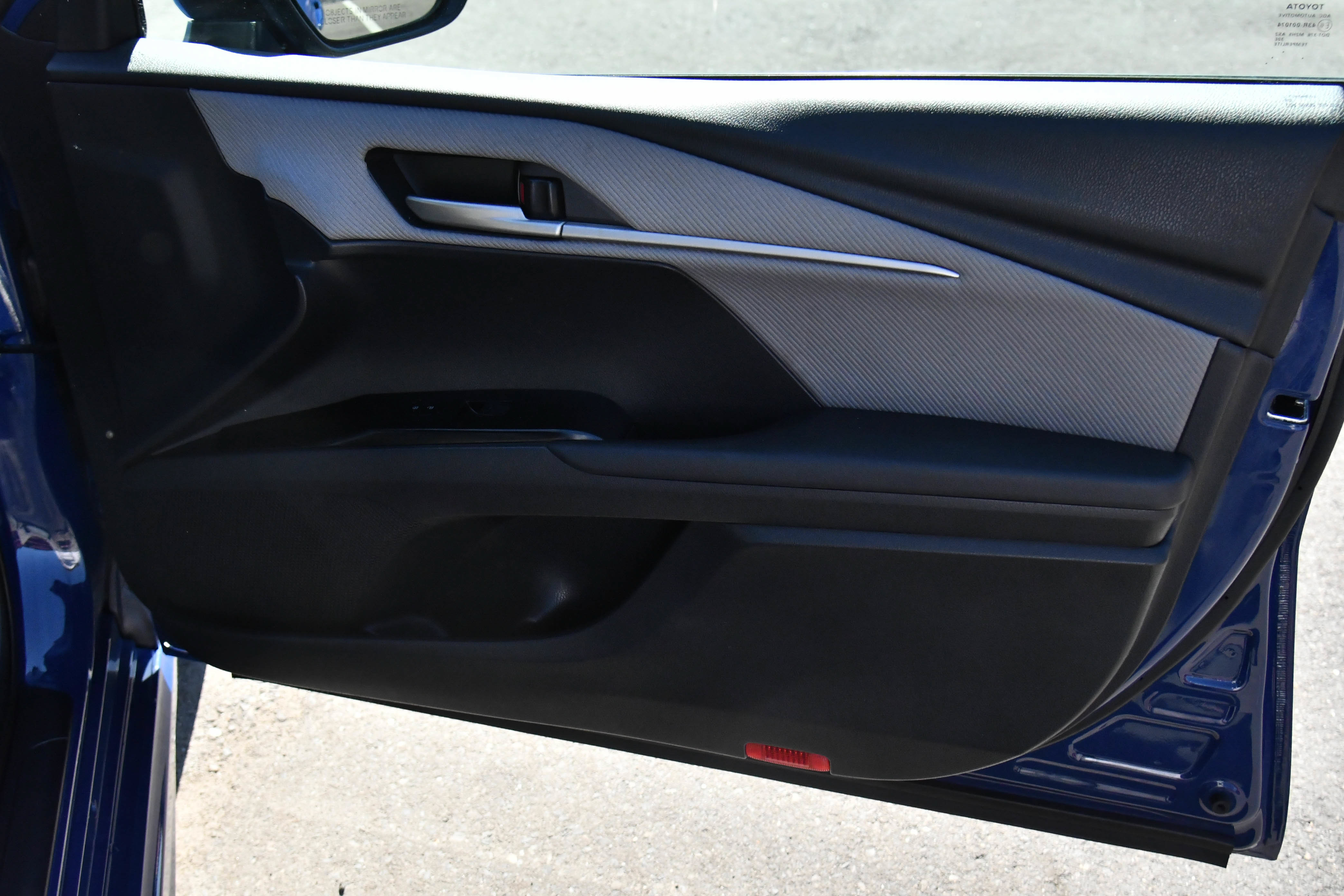 Used 2025 Toyota Camry SE w/ Convenience Package FWD image 44