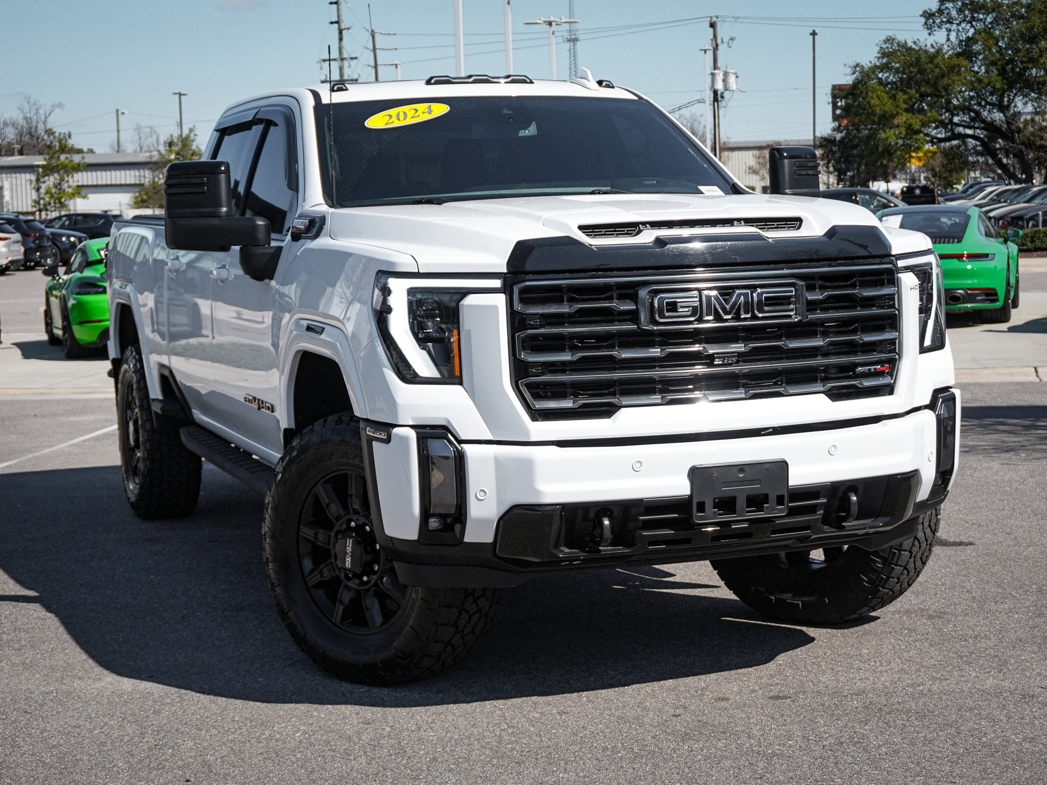 Used 2024 GMC Sierra 2500 AT4 image 2