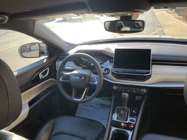 Used 2024 Jeep Compass Limited image 17