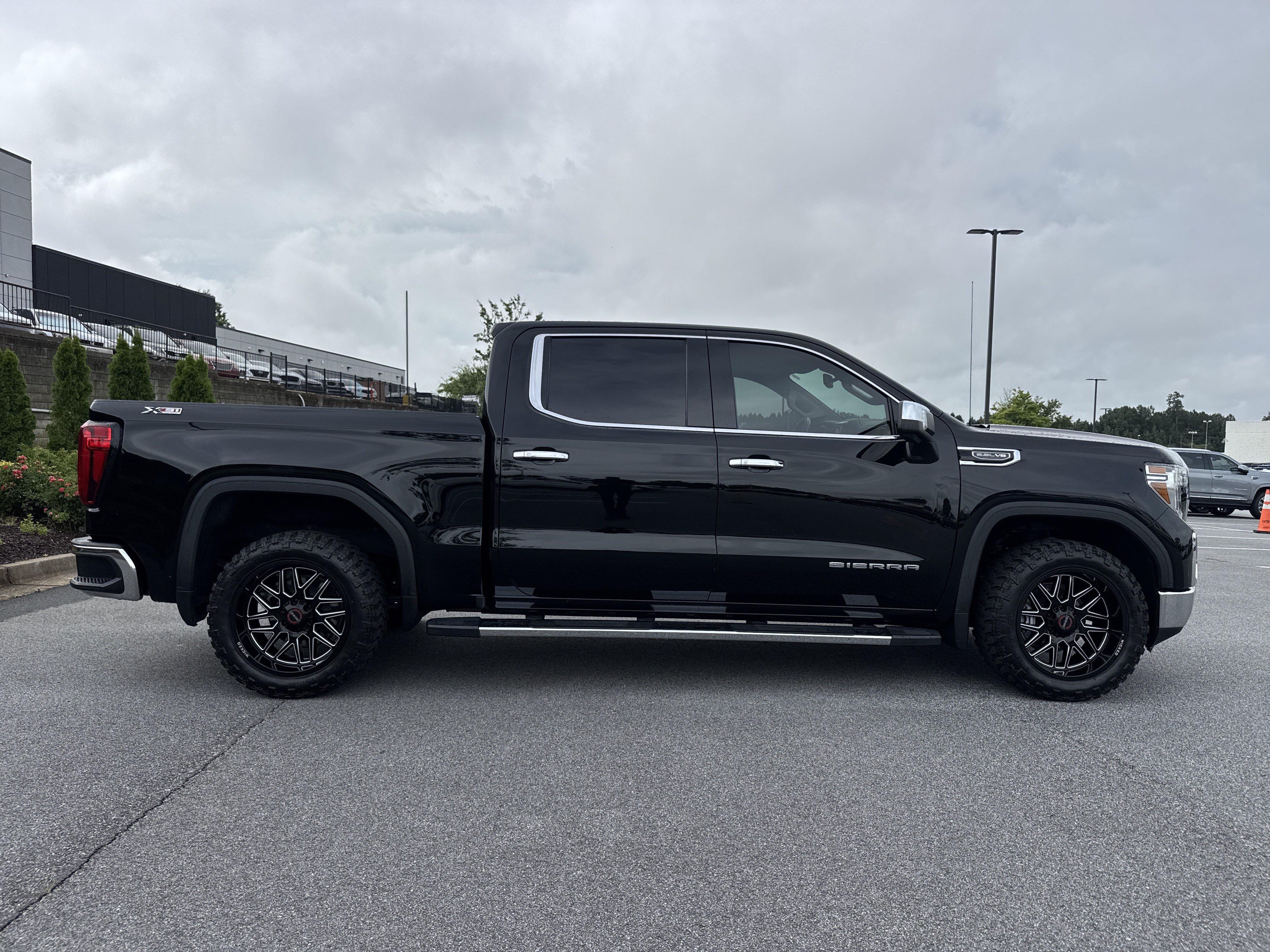 Used 2020 GMC Sierra 1500 SLT w/ SLT Premium Plus Package AWD/4WD image 11