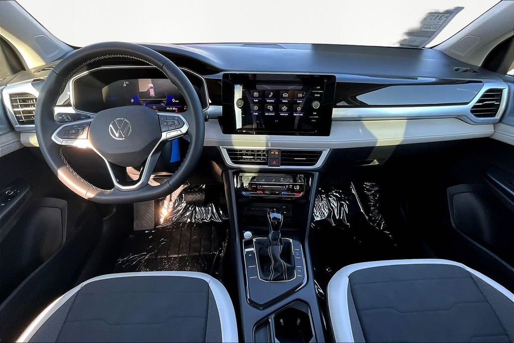 New 2026 Volkswagen Taos SE image 7