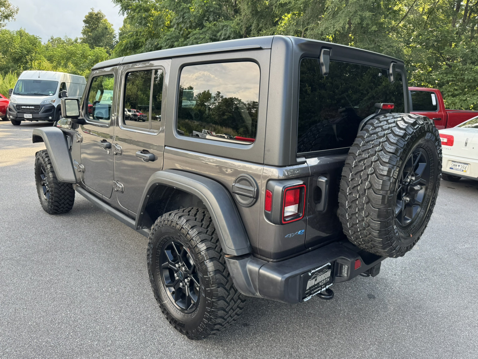 Used 2025 Jeep Wrangler Willys AWD/4WD image 7
