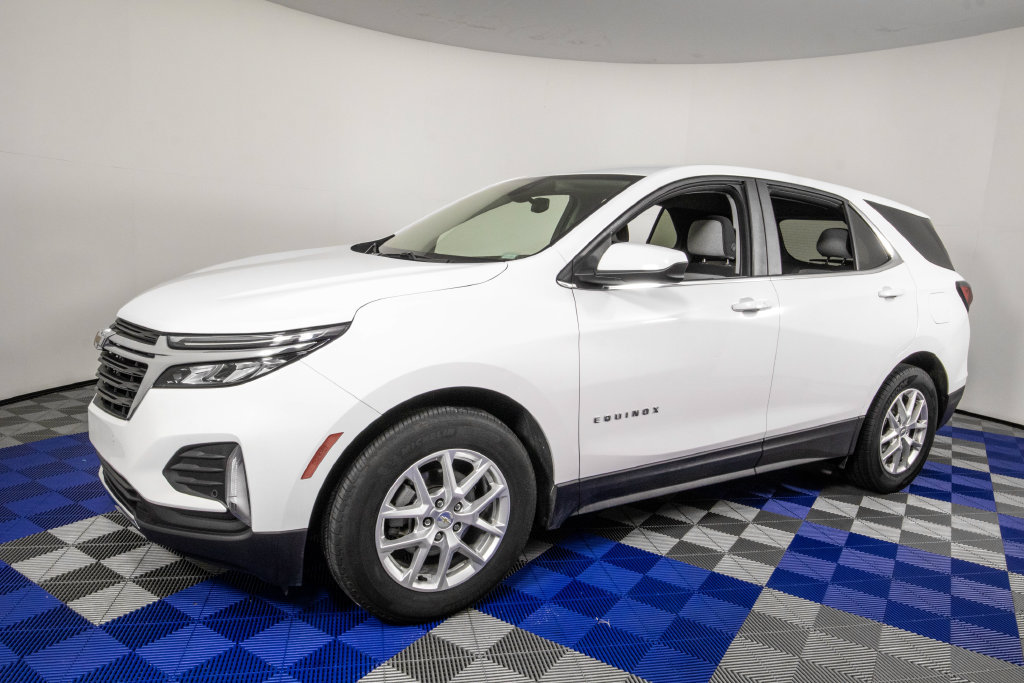 Used 2024 Chevrolet Equinox LT FWD image 2