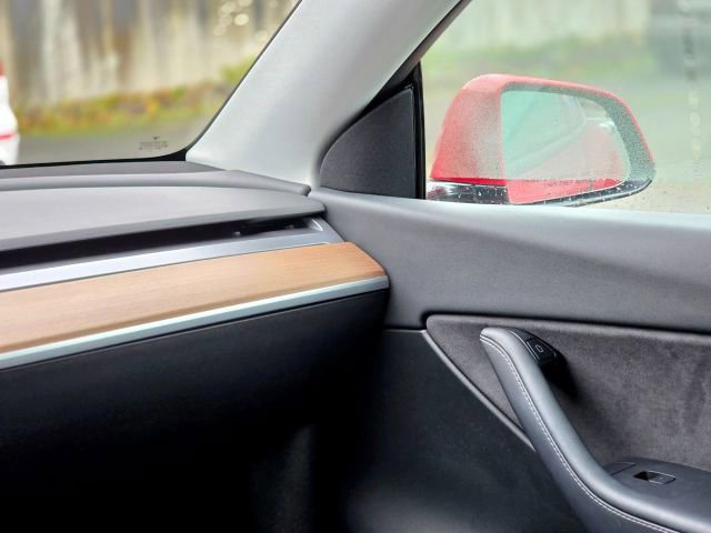 Used 2021 Tesla Model Y Long Range image 21