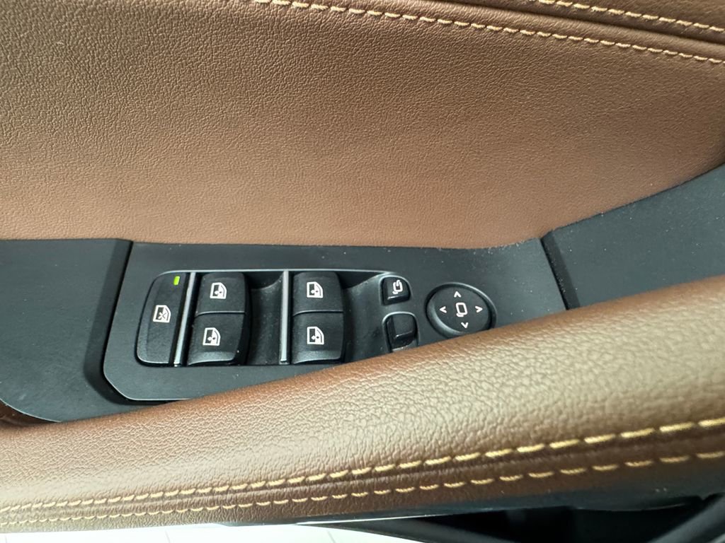 Used 2024 BMW X6 xDrive40i w/ Premium Package image 21