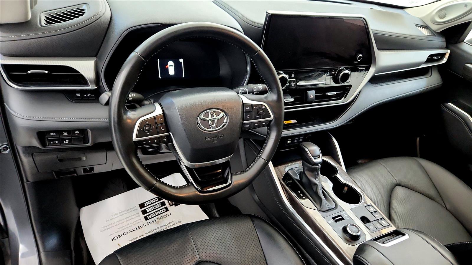 Certified 2025 Toyota Highlander Platinum image 25