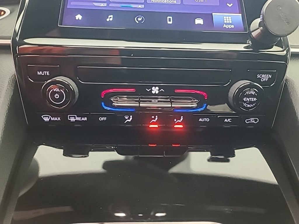 Used 2024 Jeep Grand Cherokee Laredo X image 34