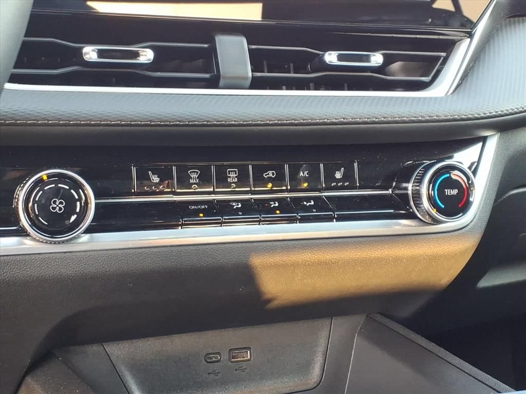 Used 2026 Chevrolet Equinox LT FWD image 10