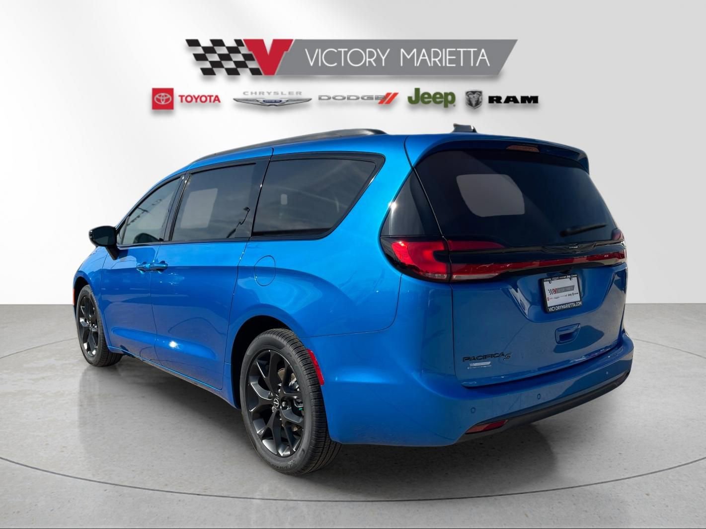 New 2026 Chrysler Pacifica Select w/ S Appearance Package image 3