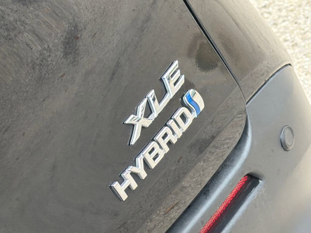 Used 2024 Toyota Sienna XLE image 8