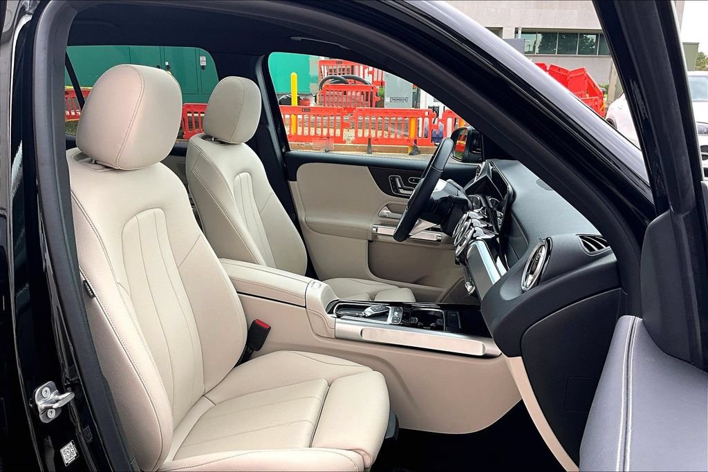 Used 2026 Mercedes-Benz GLB 250 4MATIC image 7