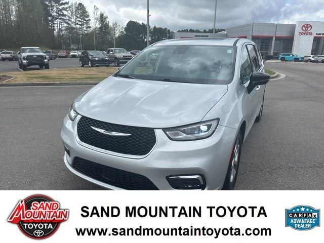 Used 2024 Chrysler Pacifica Limited image 7