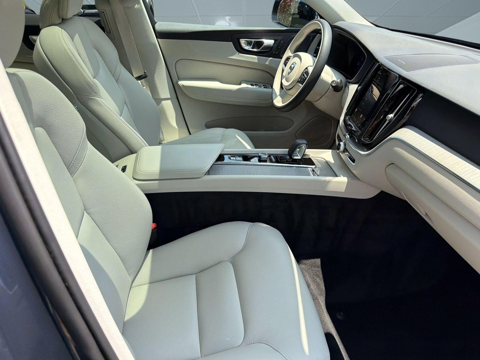 Used 2024 Volvo XC60 T8 Plus w/ Climate Package AWD/4WD image 24
