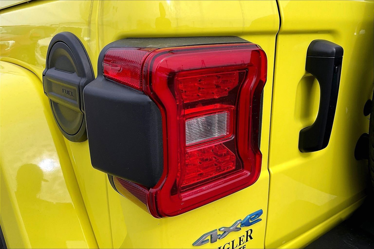 Used 2022 Jeep Wrangler Unlimited Sahara w/ Cold Weather Group AWD/4WD image 31