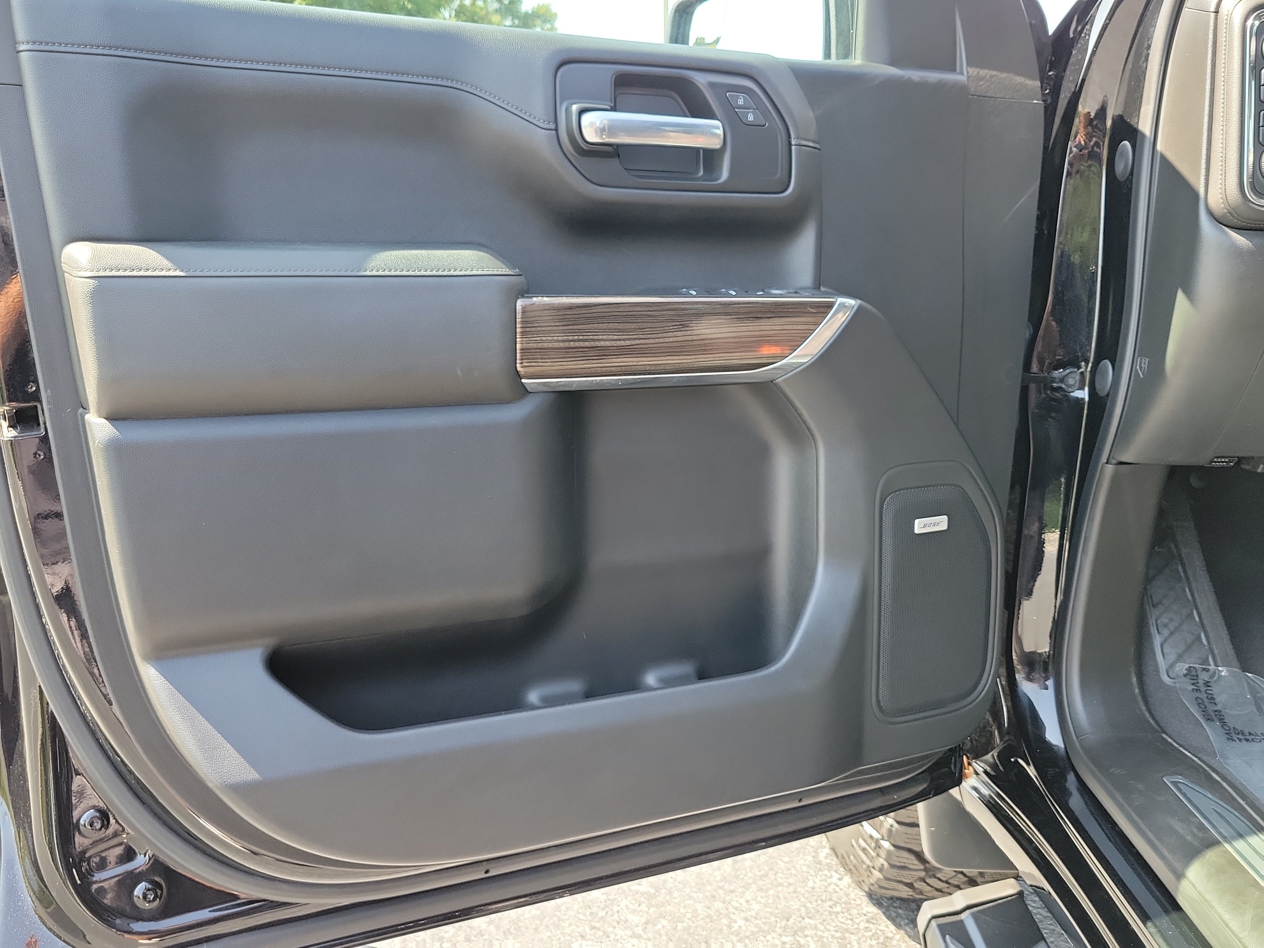 Used 2021 Chevrolet Silverado 1500 LT Trail Boss w/ Convenience Package II AWD/4WD image 16