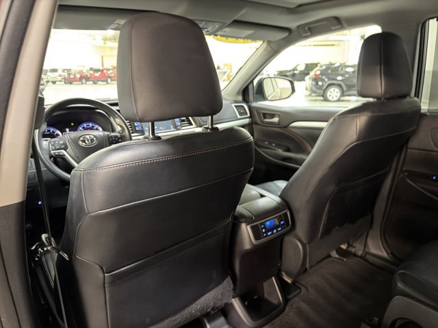 Used 2014 Toyota Highlander XLE AWD/4WD image 20