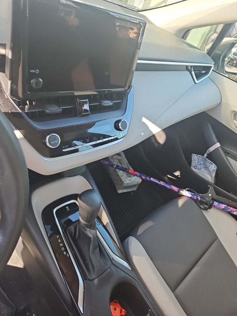 Used 2024 Toyota Corolla LE w/ LE Convenience Package FWD image 10