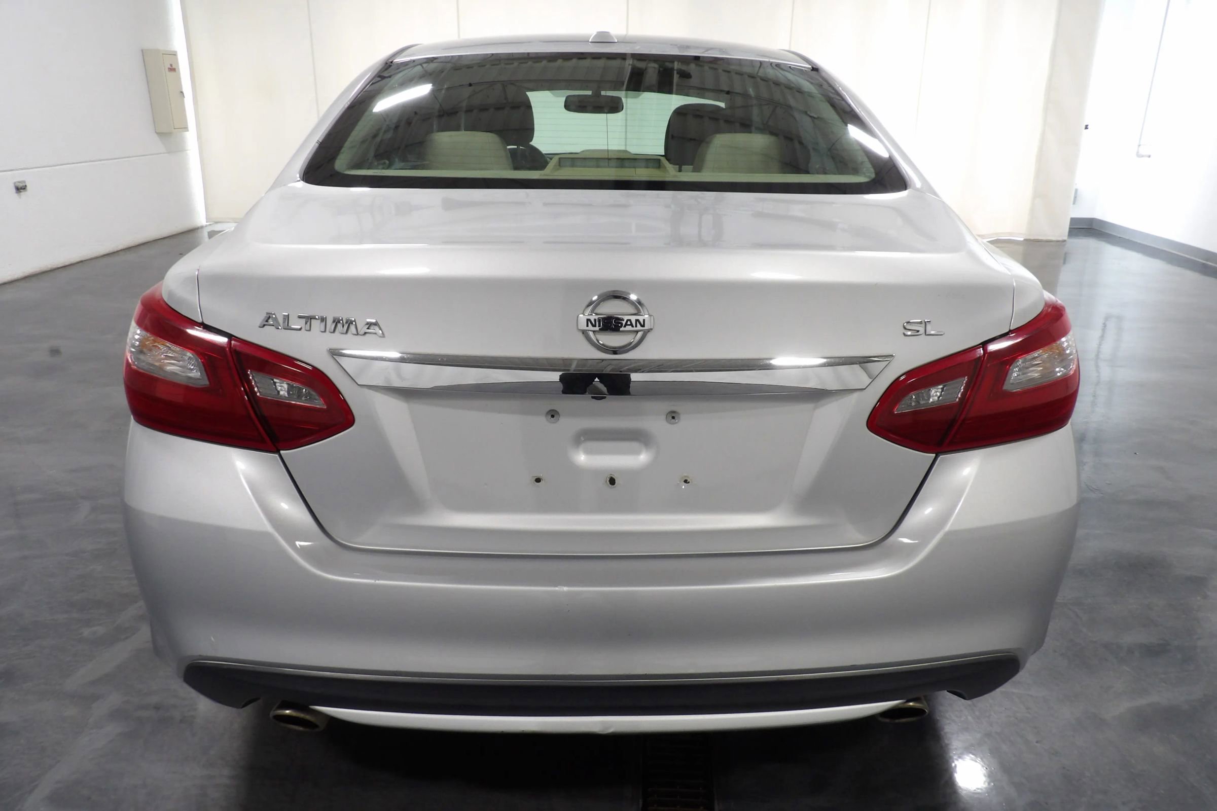 Used 2017 Nissan Altima 2.5 SL w/ Moonroof Package image 5