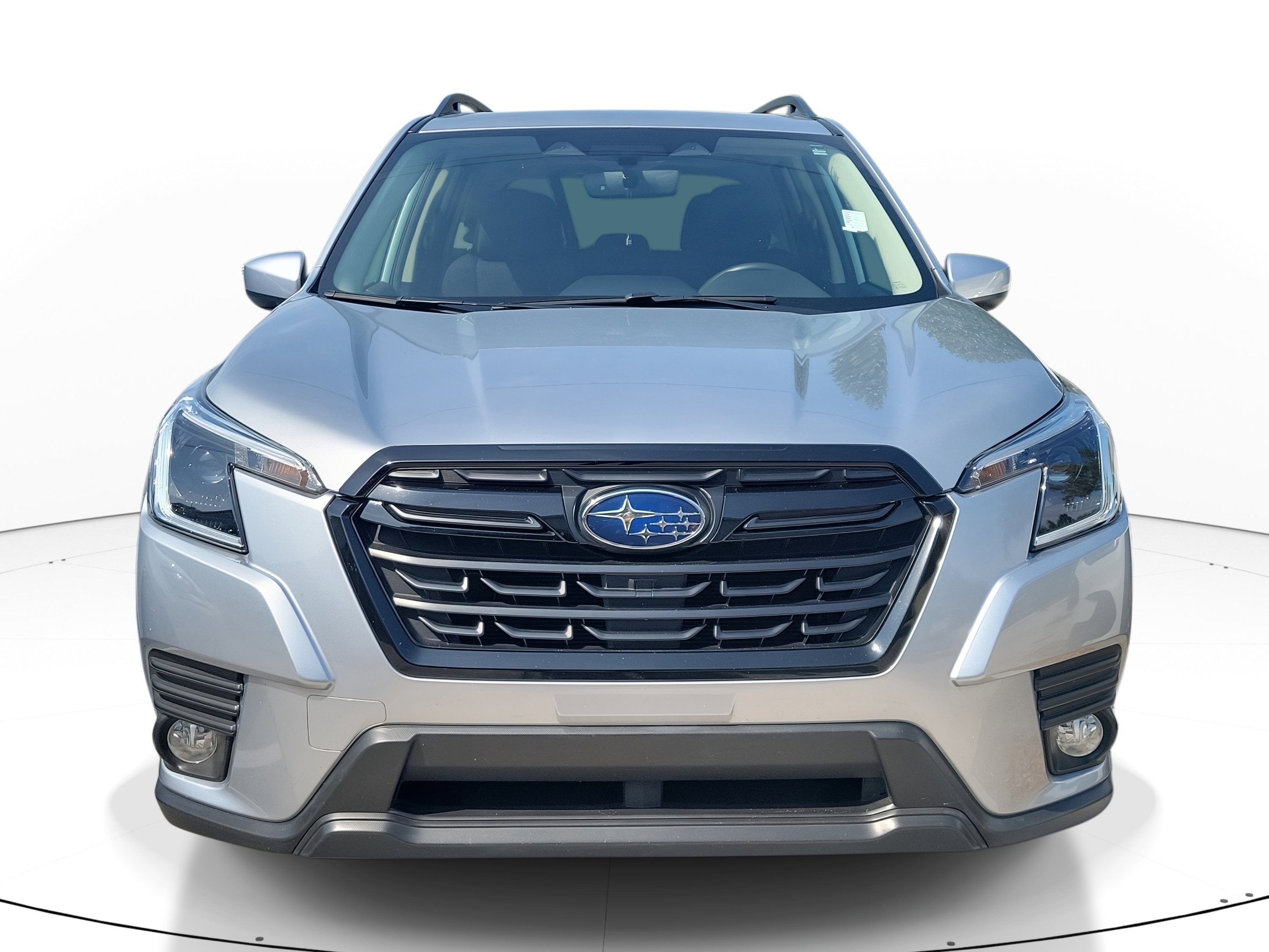 Used 2023 Subaru Forester Premium image 2